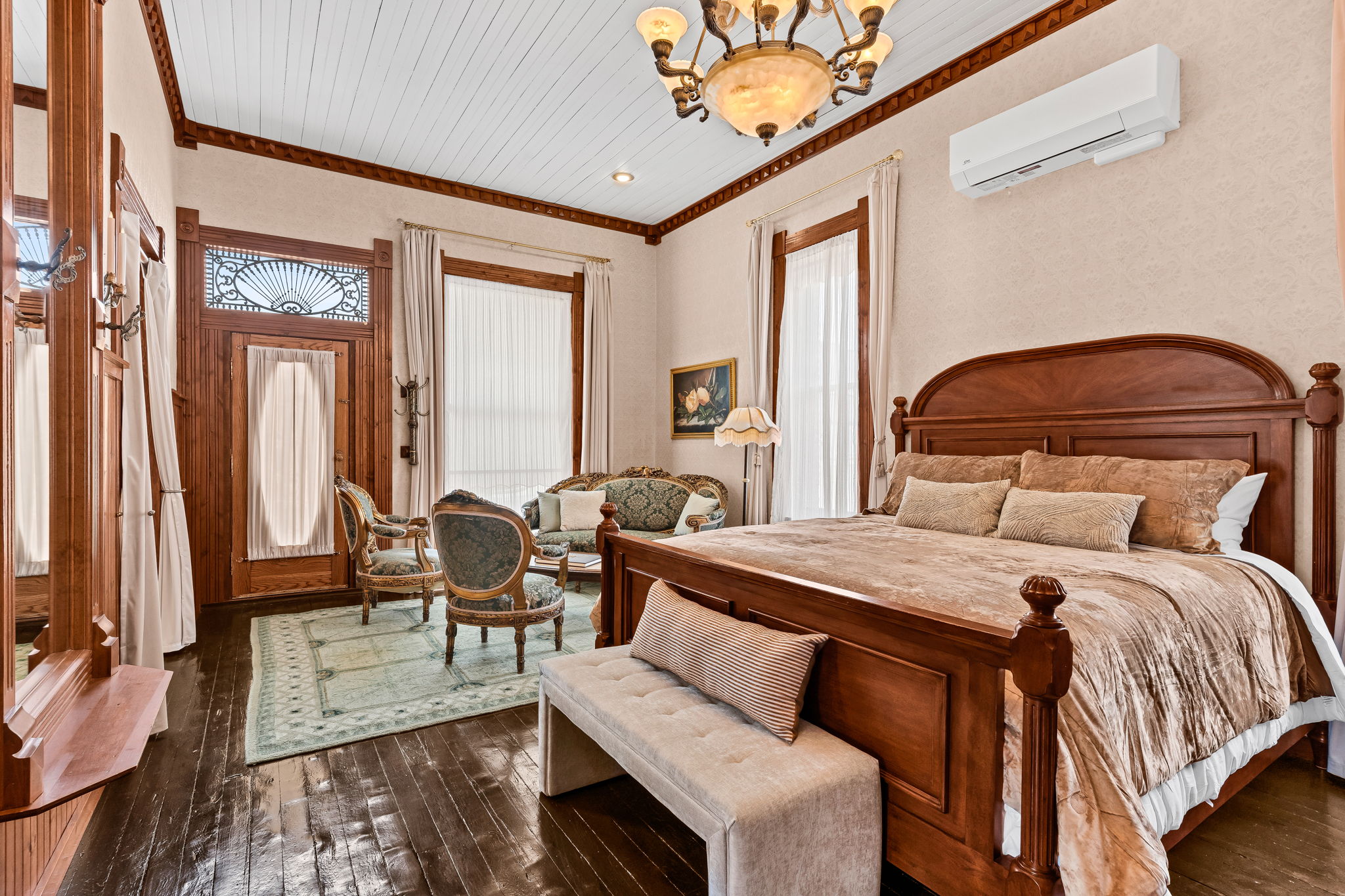 The Lindsey Suite